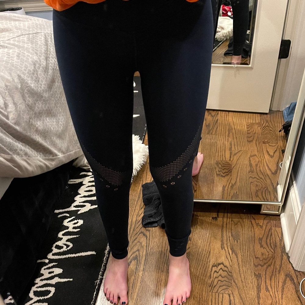 navy blue, Size 2 lululemon mesh cut leggings